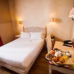Logis Vignes Blanches*** Cosy Et Restaurant De Terroir Hotel Beaucaire (Gard)