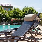 Logis Vignes Blanches*** Cosy Et Restaurant De Terroir Hotel 3*