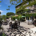 Logis Les Vignes Blanches Hotel