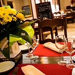Logis Les Vignes Blanches Hotel