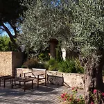 Hotel Logis Les Vignes Blanches Beaucaire (Gard)