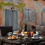 Logis Les Vignes Blanches Hotel 3*