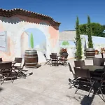 Logis Les Vignes Blanches Hotel 3*