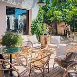 Hotel Logis Vignes Blanches*** Cosy Et Restaurant De Terroir Beaucaire (Gard)