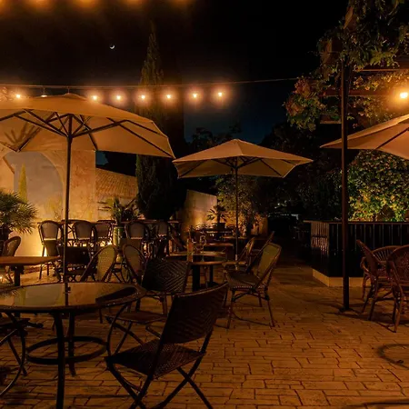 Hotel Logis Vignes Blanches*** Cosy Et Restaurant De Terroir Beaucaire (Gard)