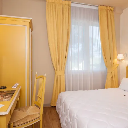 Hotel Logis Les Vignes Blanches Beaucaire (Gard)