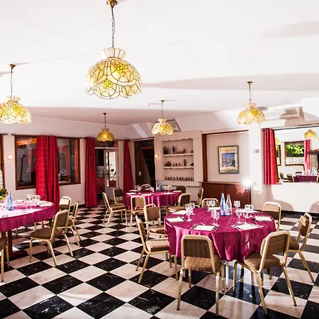 Logis Les Vignes Blanches Hotel Beaucaire (Gard)