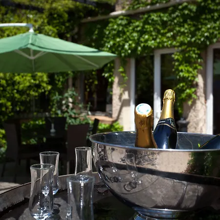 Logis Les Vignes Blanches Hotel