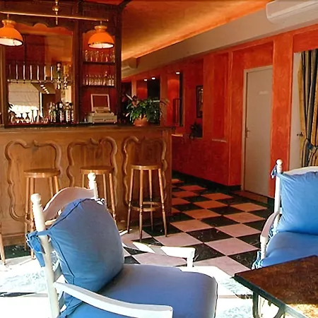 ホテル Logis Les Vignes Blanches