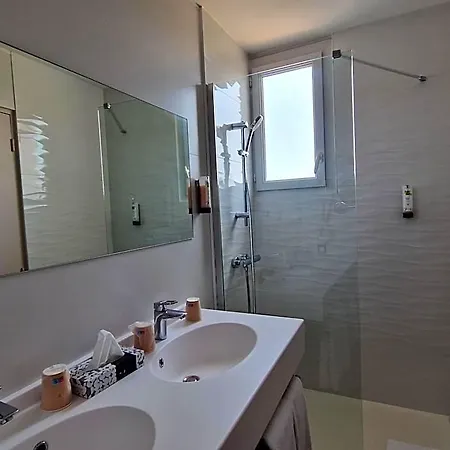 Hotel Logis Les Vignes Blanches Beaucaire (Gard)