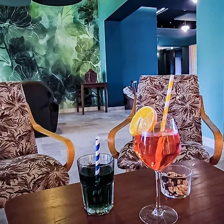 Logis Les Vignes Blanches Hotel