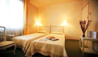 Hotel Logis Les Vignes Blanches Beaucaire (Gard)