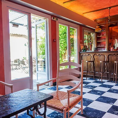 Hotel Logis Vignes Blanches*** Cosy Et Restaurant De Terroir Beaucaire (Gard)