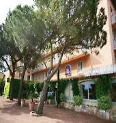 Logis Les Vignes Blanches Hotel 3*