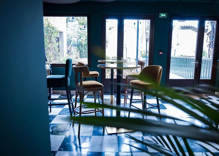 Hotel Logis Les Vignes Blanches Beaucaire (Gard)