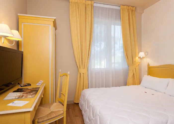 Hotel Logis Les Vignes Blanches Beaucaire (Gard)