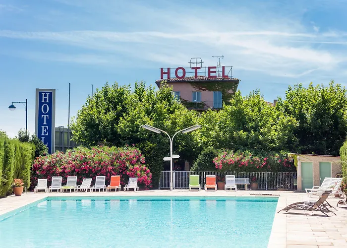 Logis Les Vignes Blanches Hotel 3*