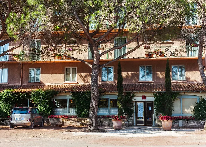 Hotel Logis Les Vignes Blanches Beaucaire (Gard)