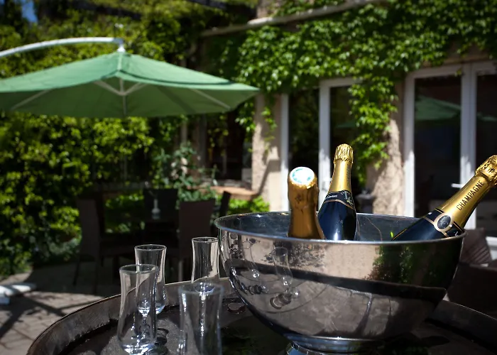 Logis Les Vignes Blanches Hotel